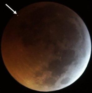 The space rock that hit the moon at 61,000 kilometers an hour — ScienceDaily